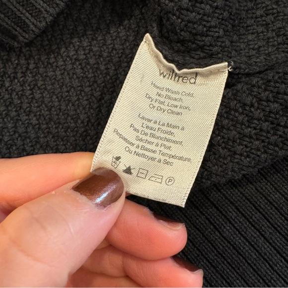 Aritzia Wilfred Mock Neck Black Cropped Boxy Sweater - M - Picture 7 of 8